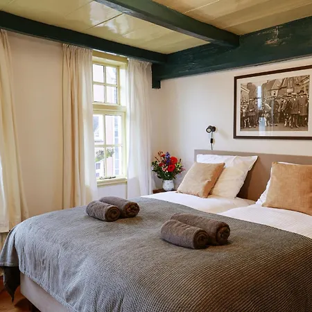 Basten Asbeck 3* גרונלו