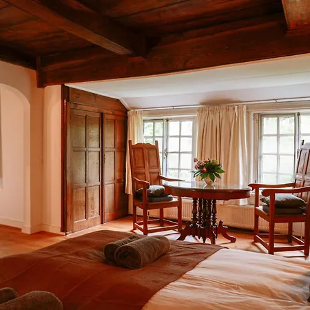 לינה וארוחת בוקר Basten Asbeck גרונלו