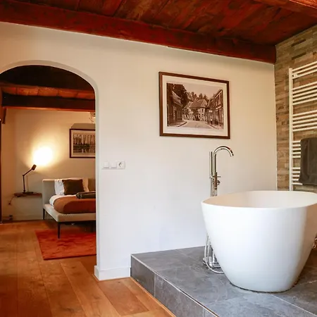 Basten Asbeck 3* גרונלו